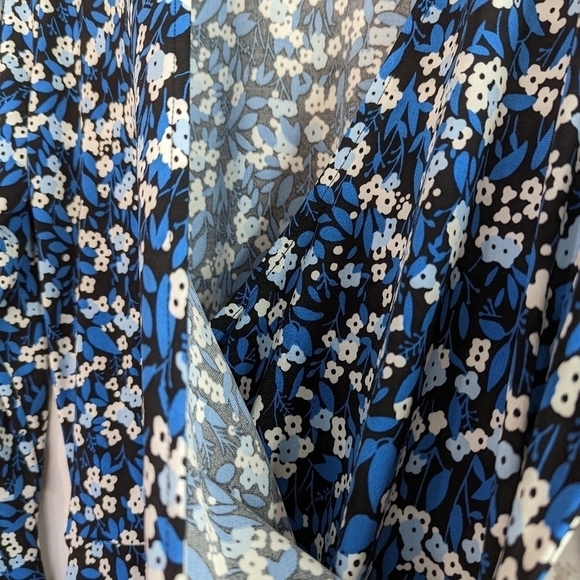 Leota Dress Size Medium Petite Faux Wrap Blue Stretch Floral Bell Sleeve Belted - Picture 4 of 10